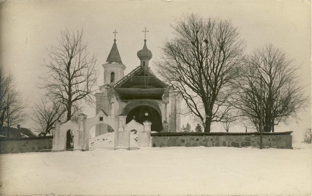 Церковь Троицы Живоначальной, Городище (Барановичский район, Беларусь, Брестская область). архивная фотография, Храм с разрушенной после обстрела колокольней. Тиражная фотооткрытка 1916 г.