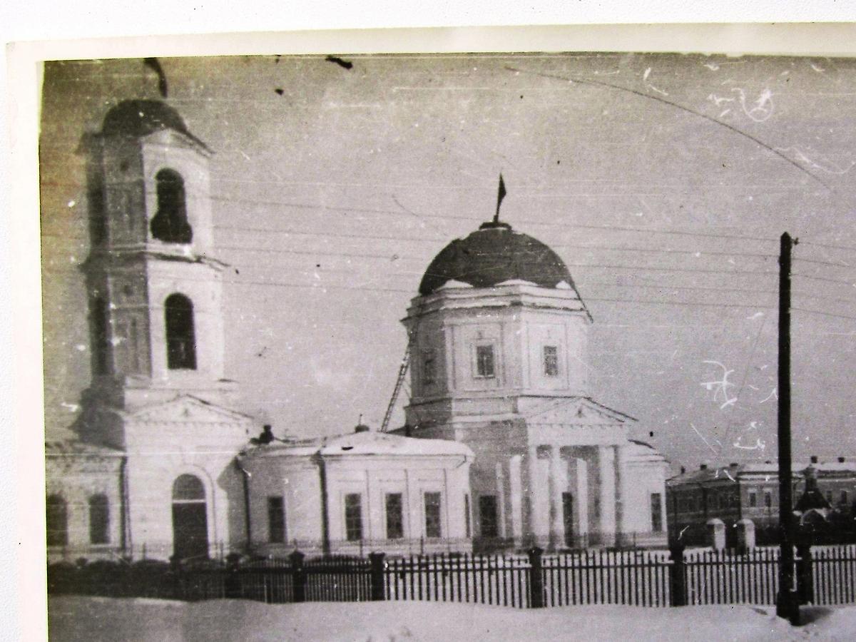 Со страницы "Уезд Бугурусланский. Краеведение" https://vk.com/uezdbug, архивная фотография. Церковь Вознесения Господня, Бугуруслан (Бугурусланский район, Оренбургская область)