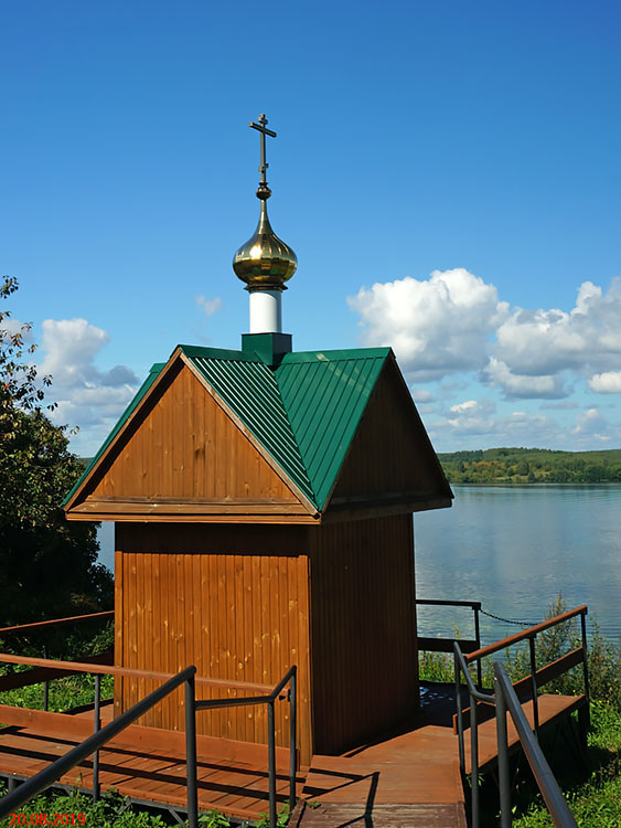 Макариев Решемский монастырь. Неизвестная часовня на источнике, Решма (Кинешемский район, Ивановская область). фасады