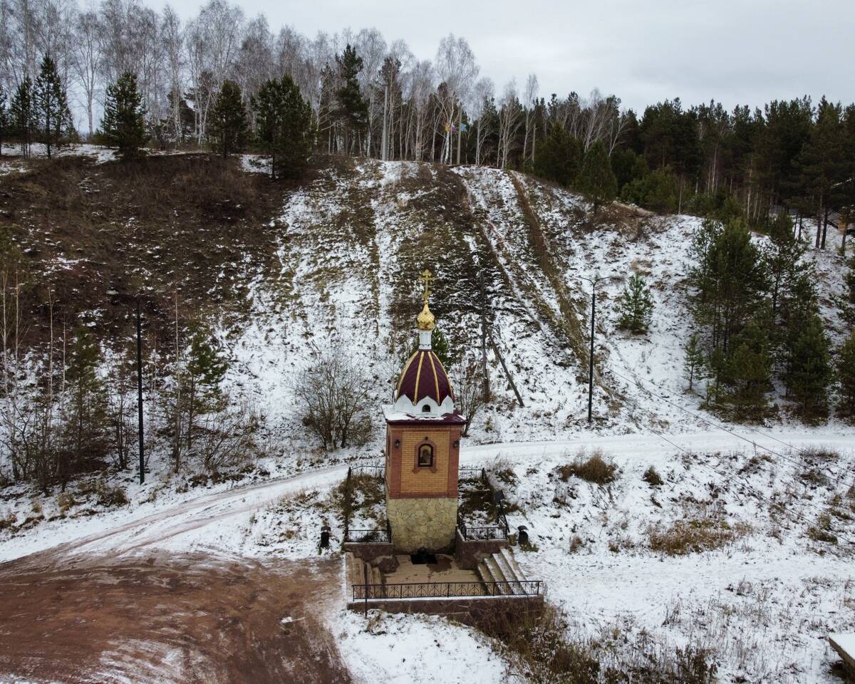 Часовня Казанской иконы Божией Матери, Абан (Абанский район, Красноярский край). фасады, Вид с р. Абан