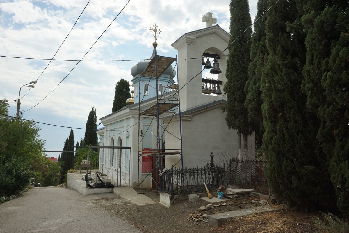 Церковь Луки (Войно-Ясенецкого), Алушта (Алушта, город, Республика Крым). общий вид в ландшафте