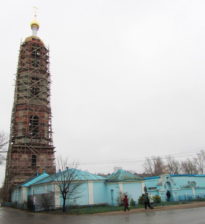 Выксунский Иверский монастырь. Колокольня, Выкса (Выкса, ГО, Нижегородская область). фасады, слева направо: колокольня, Иверская церковь в бывшем Привратном корпусе, монастырские врата, вид с северо-запада