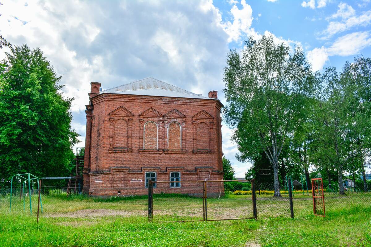 Успенский женский монастырь. Домовая церковь Преображения Господня, Лаврово (Демянский район, Новгородская область). общий вид в ландшафте