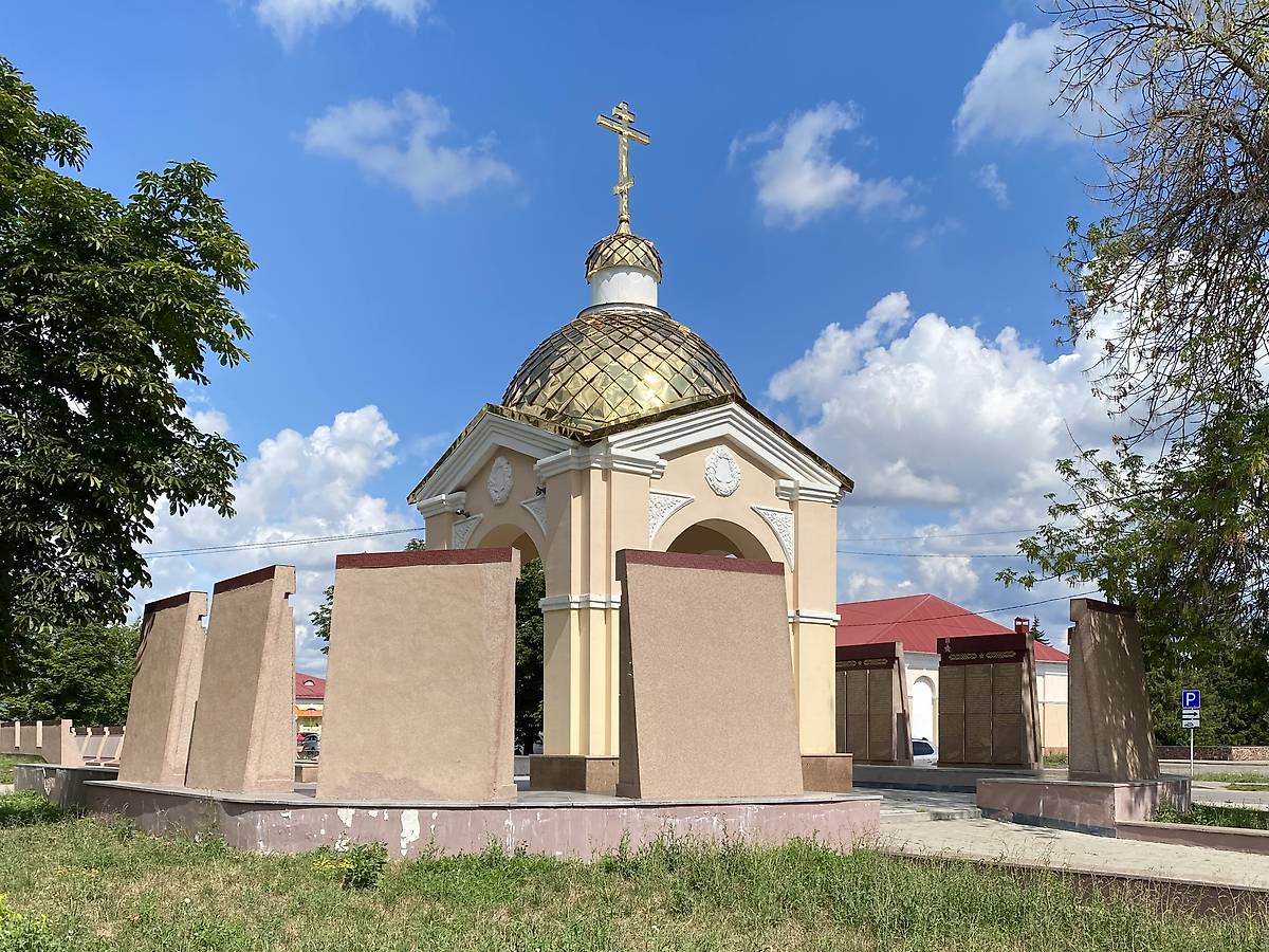 Вид с юга, дополнительная информация. Часовня в память погибших в Великой Отечественной войне, Моршанск (Моршанский район и г. Моршанск, Тамбовская область)