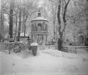 Часовня в память церкви Иоанна Милостивого на Ваганьковском кладбище, Фото 1926 года из фондов Государственного исторического музея. Автор А.А. Губарев<br>, Москва, Центральный административный округ (ЦАО), г. Москва