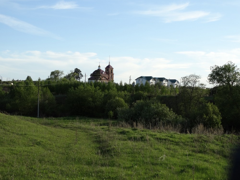 Богородице-Тихвинский Рябашский женский монастырь, Парафеевка (Белебеевский район, Республика Башкортостан). общий вид в ландшафте, Вид монастыря со стороны деревни Парафеевки.