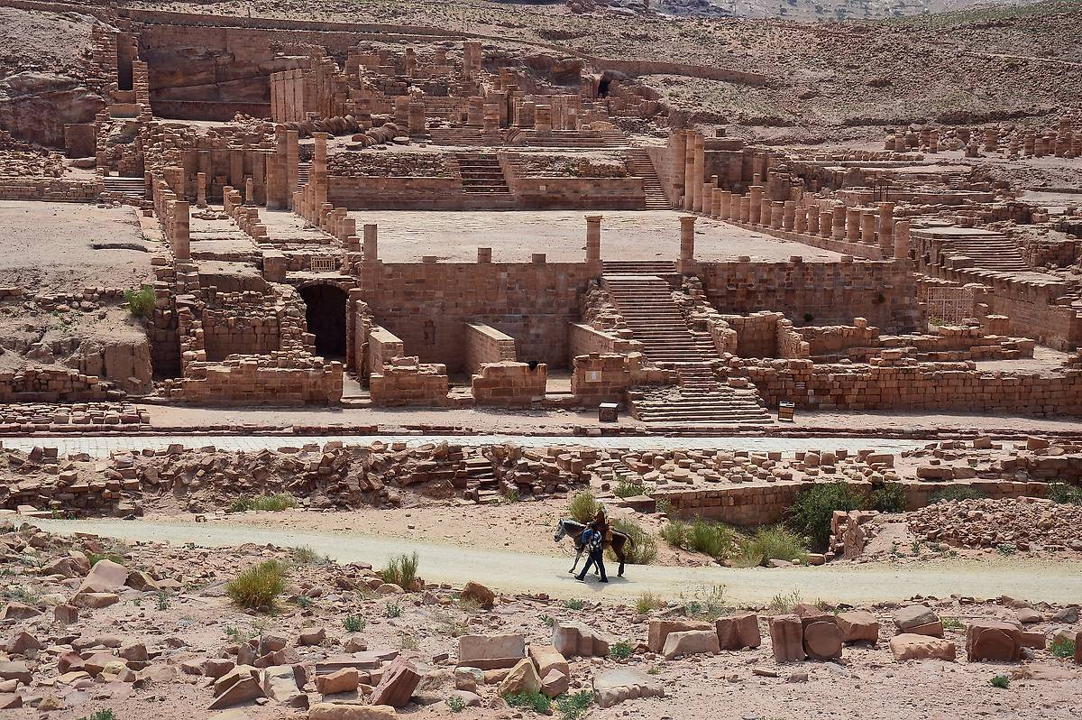 общий вид в ландшафте. Неизвестная церковь, Петра (Иордания, Прочие страны)