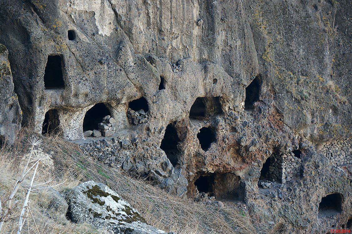 Ванис Квабеби. Пещерный монастырь Ванис Квабеби. фасады
