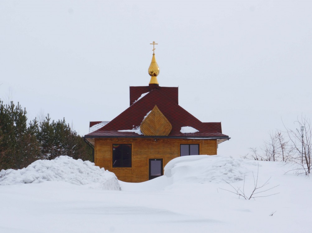 Часовня Ксении Петербургской, Трасса 32К-25, 19-й километр (Прокопьевский район и г. Прокопьевск, Кемеровская область). дополнительная информация, Неизвестная постройка за зданием часовни