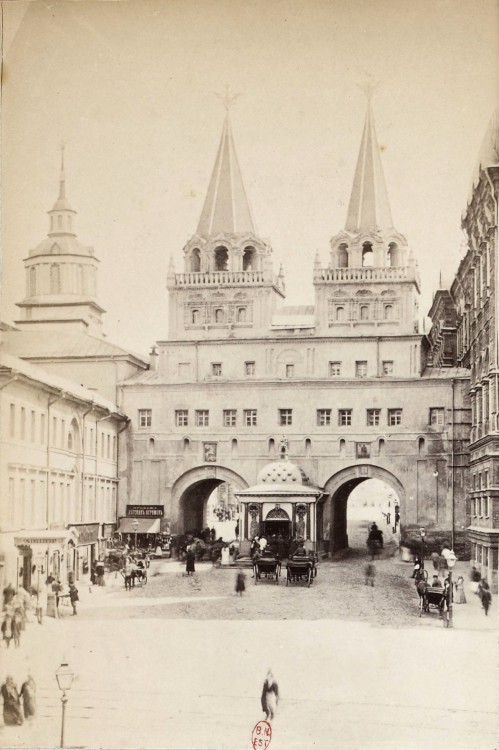 Часовня Иверской иконы Божией Матери у Воскресенских ворот (старая), Тверской (Центральный административный округ (ЦАО), г. Москва). архивная фотография, Фото начала века из Альбома 