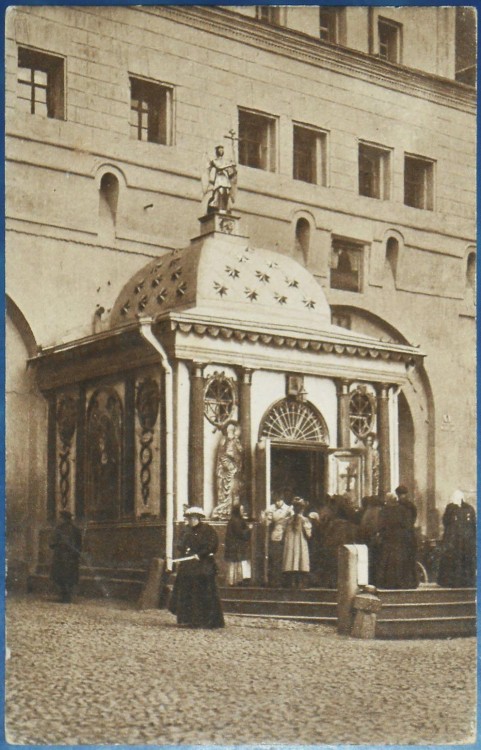 Часовня Иверской иконы Божией Матери у Воскресенских ворот (старая), Тверской (Центральный административный округ (ЦАО), г. Москва). архивная фотография, Почтовая открытка 1909 года