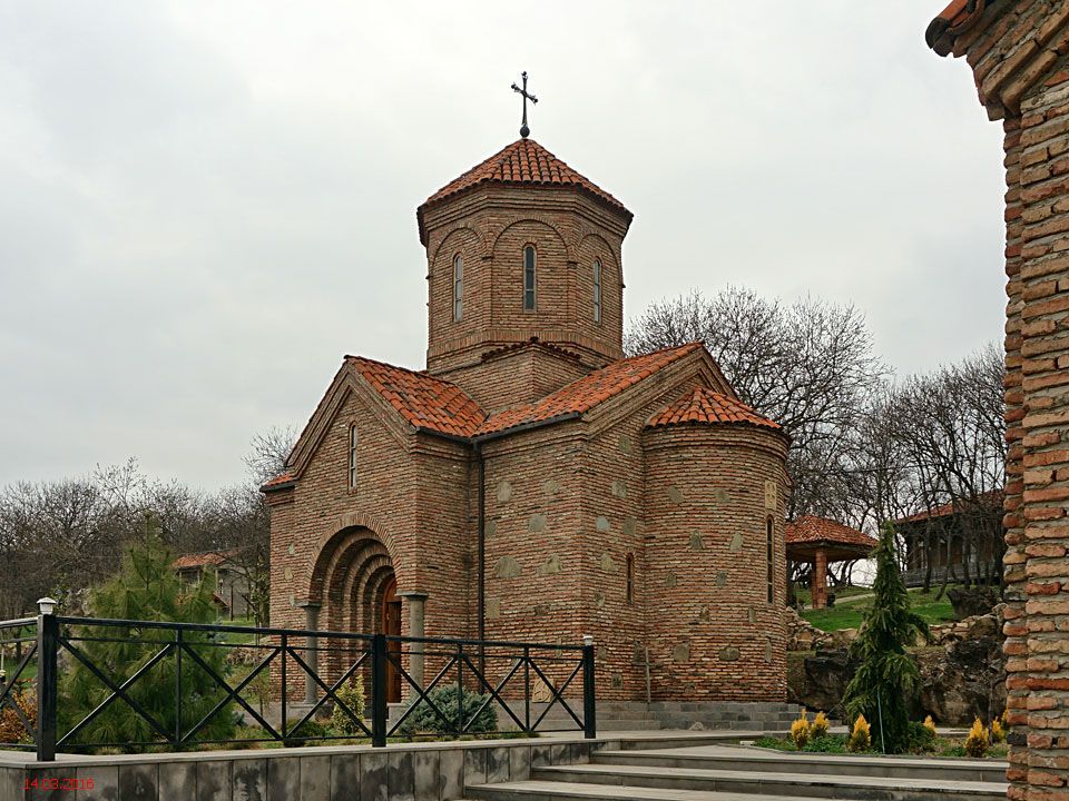 Джвари, гора. Монастырь Джвари (новый). Церковь иконы Божией Матери 