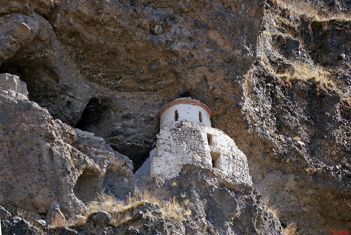 Земо Вардзиа. Пещерный монастырь Ванис Квабеби. Неизвестная церковь. фасады