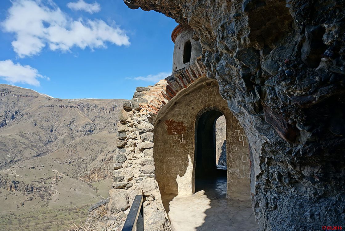 Земо Вардзиа. Пещерный монастырь Ванис Квабеби. Неизвестная церковь. архитектурные детали