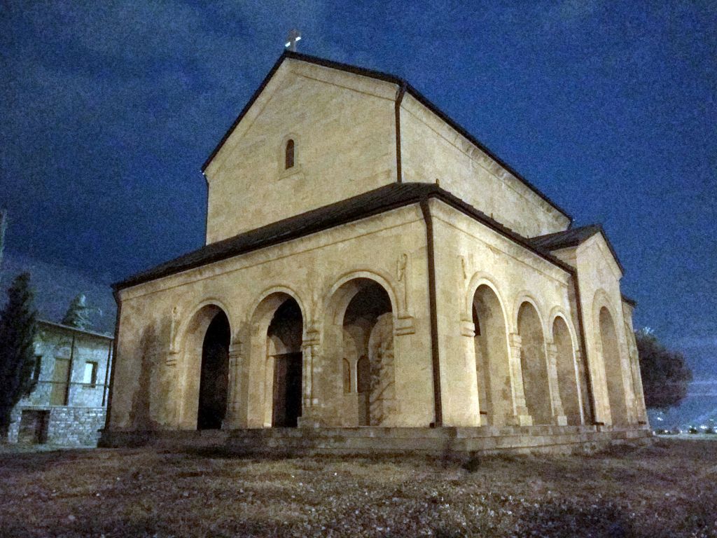 Тбилиси. Церковь Иоанна, Эквтиме и Георгия Мтацминдели на горе Махата. дополнительная информация