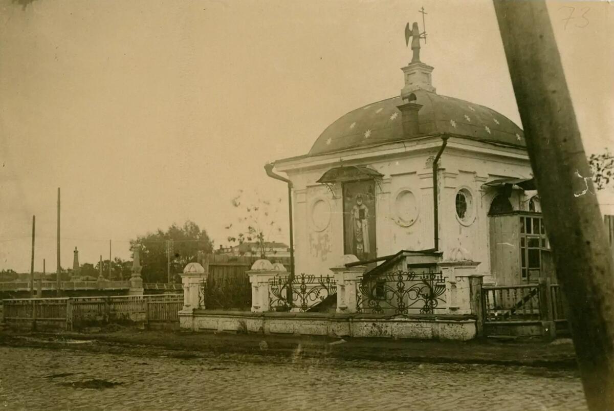 Фото 1930-1932 гг. Источник: https://vk.com/zhenskiy_monastir_vtomske, архивная фотография. Часовня Иверской иконы Божией Матери (старая), Томск (Томск, город, Томская область)