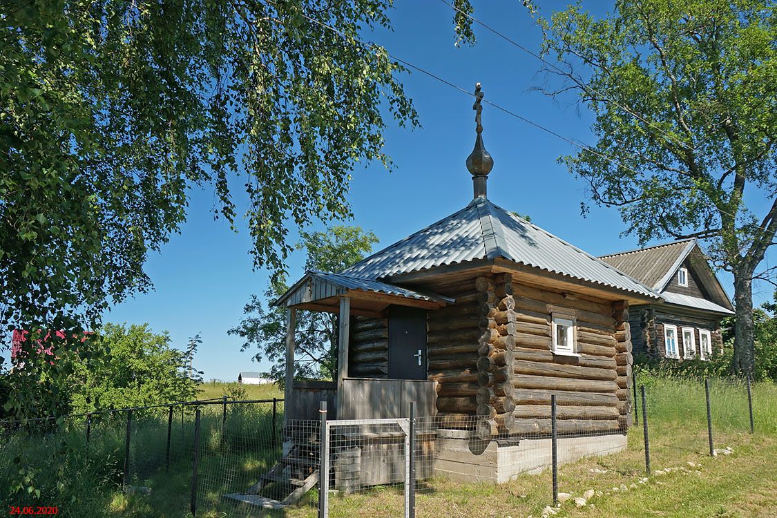 Часовня Смоленской иконы Божией Матери, Цыбульская Горка (Вышневолоцкий район и г. Вышний Волочёк, Тверская область). общий вид в ландшафте