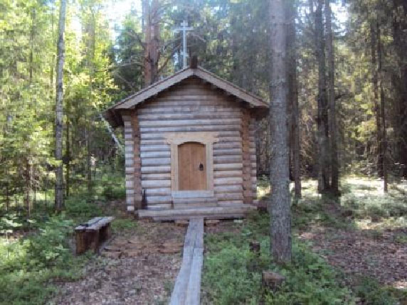 Луза. Часовня Успения Пресвятой Богородицы (новая). фасады, Новая часовня. Начало строительства 2006 год, освящена 2014 году.(Фото Сергея Медведева.Согласие автора на размещение на данном ресурсе имеется).