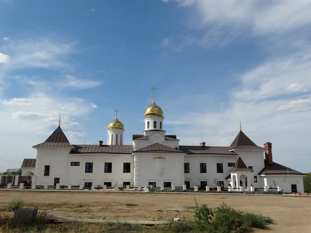 Орск. Иверский женский монастырь. Домовая церковь Иоанна Шанхайского и Сан-Францисского при паломническом центре. фасады