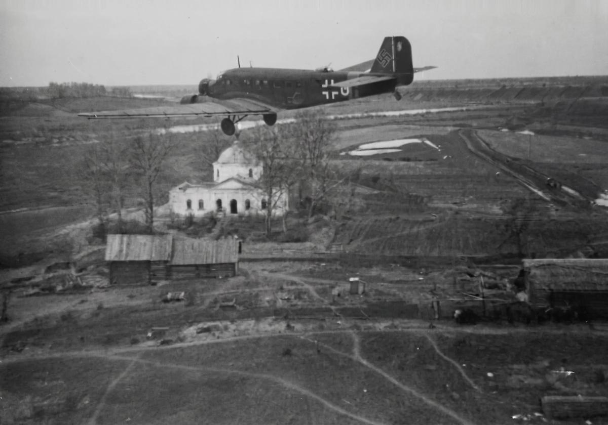 Март-апрель 1942 г. Бундесархив, архивная фотография. Церковь Преображения Господня, Колома (Старорусский район, Новгородская область)