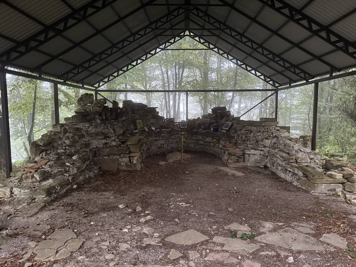 Вид с запада, архитектурные детали. Церковь Илии Пророка, Липники (Сочи, город, Краснодарский край)