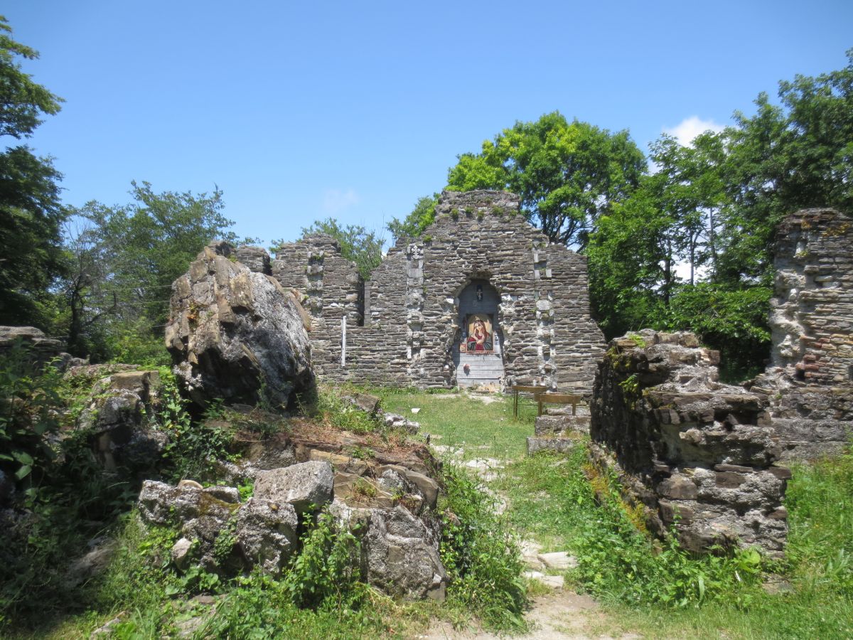 Церковь Георгия Победоносца, Лоо (Сочи, город, Краснодарский край). фасады