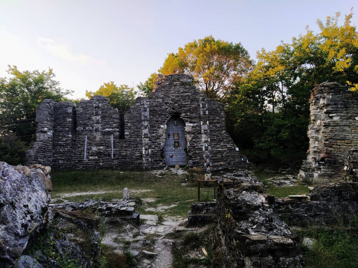 Церковь Георгия Победоносца, Лоо (Сочи, город, Краснодарский край). фасады