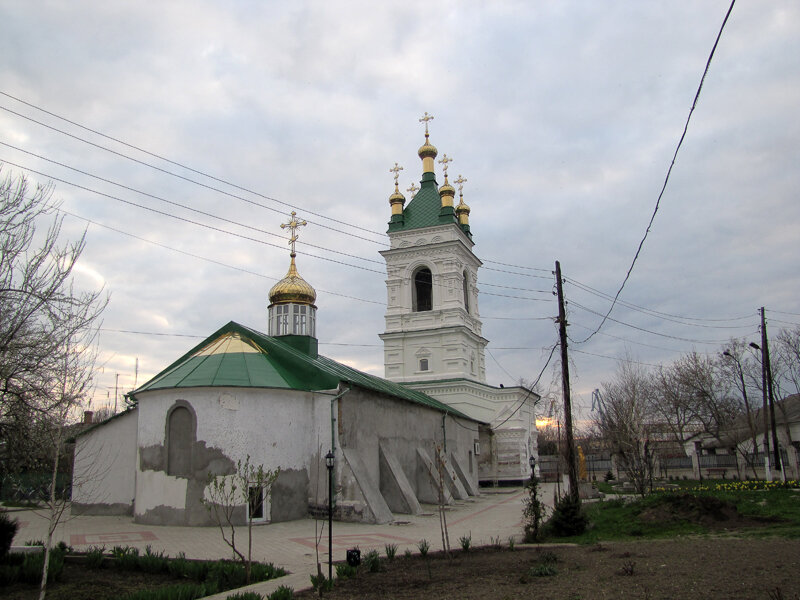 Килия. Церковь Николая Чудотворца. общий вид в ландшафте