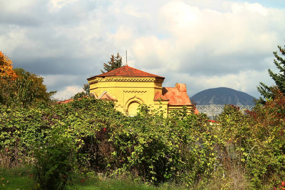 Часовня-усыпальница И.Д. Иноземцева, Иноземцево (Железноводск, город, Ставропольский край). общий вид в ландшафте