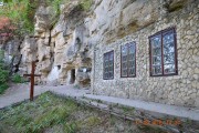 Сахарна. Троицкий Сахарнянский монастырь. Пещерная церковь Благовещения Пресвятой Богородицы