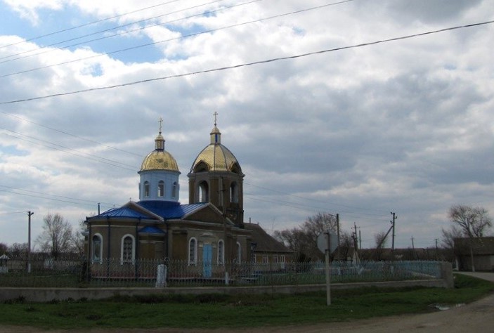 Михайловка. Церковь Михаила Архангела. общий вид в ландшафте