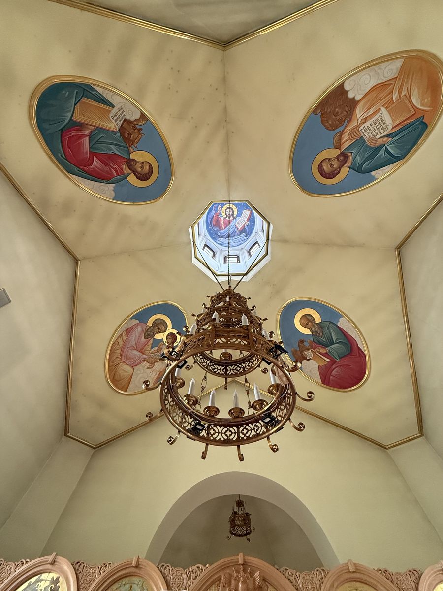 Церковь Александра Невского в Кедровой роще, Надым (Надымский район и г. Надым, Ямало-Ненецкий автономный округ). интерьер и убранство, Фрески евангелистов на своде основного объема