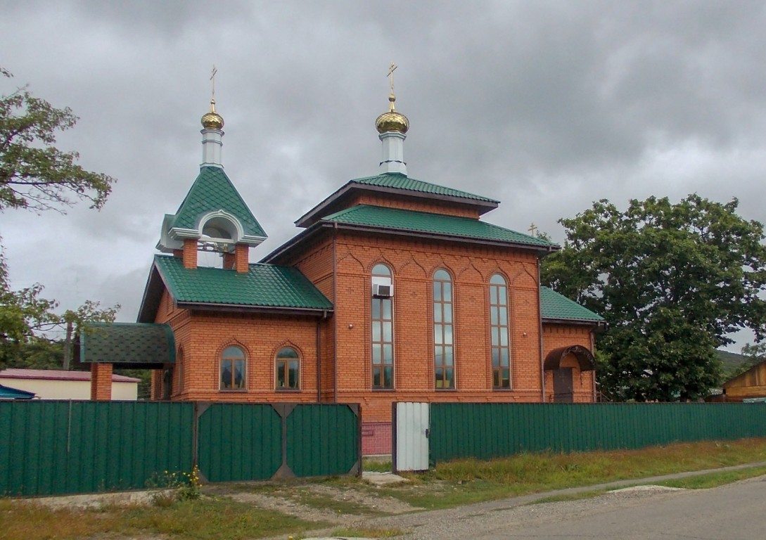 Лазо. Церковь Серафима Саровского. фасады