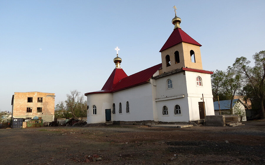 Приозёрск. Церковь Александра Невского. общий вид в ландшафте