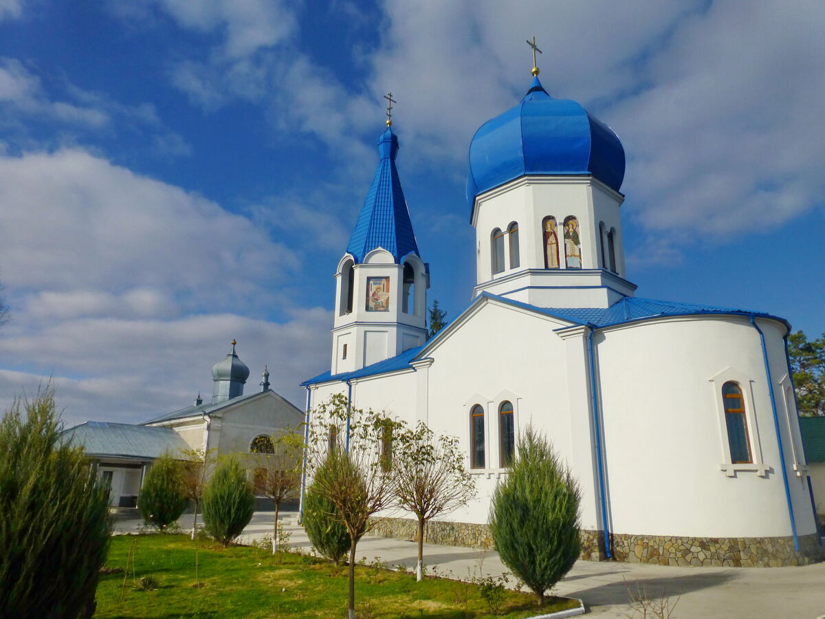 Фрумошский Троицкий монастырь.  Церковь Успения Пресвятой Богородицы, Фрумоаса (Каларашский район, Молдова). фасады