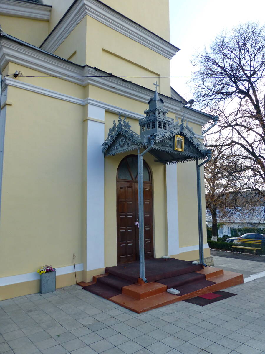 Рождественский Речульский женский монастырь. Церковь Рождества Пресвятой Богородицы, Речула (Каларашский район, Молдова). архитектурные детали