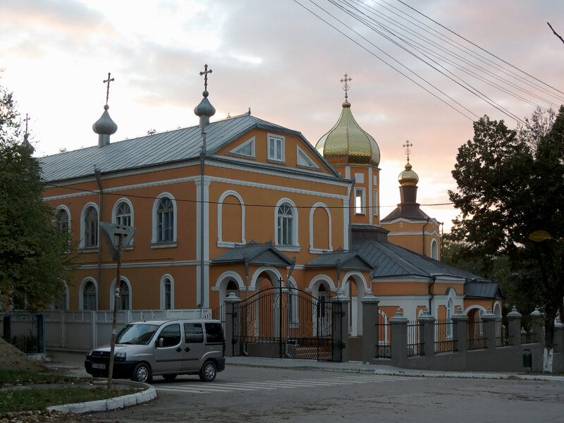 Оргеев. Церковь Николая Чудотворца. общий вид в ландшафте