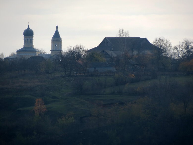 Неизвестная церковь, Курэтура (Шолданештский район, Молдова). общий вид в ландшафте