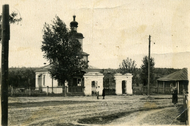 Церковь Покрова Пресвятой Богородицы (единоверческая), Балакино (Пригородный район (Горноуральский ГО), Свердловская область). архивная фотография, Фото 1950-ых годов с сайта tagil-press.ru