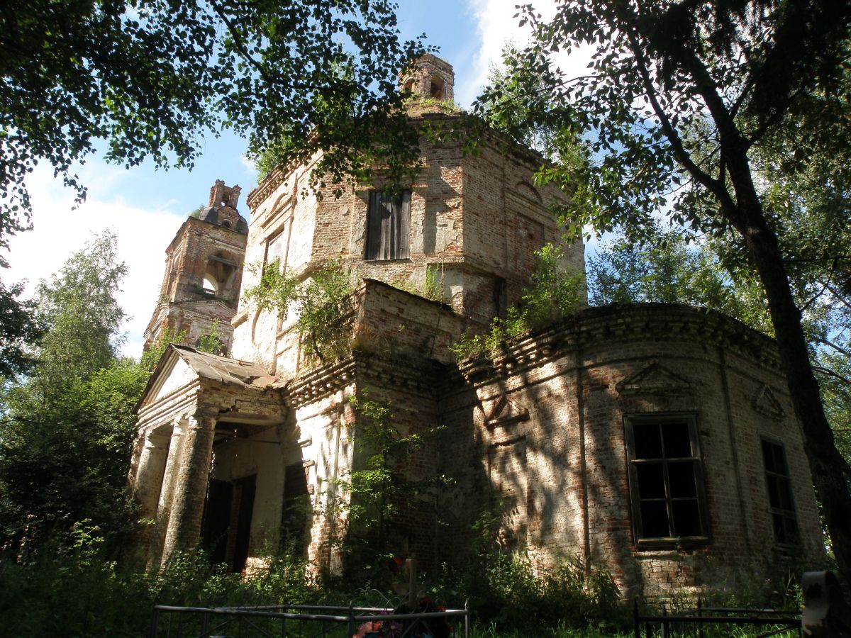 Церковь Успения Пресвятой Богородицы, Лежнево (Антроповский район, Костромская область). фасады