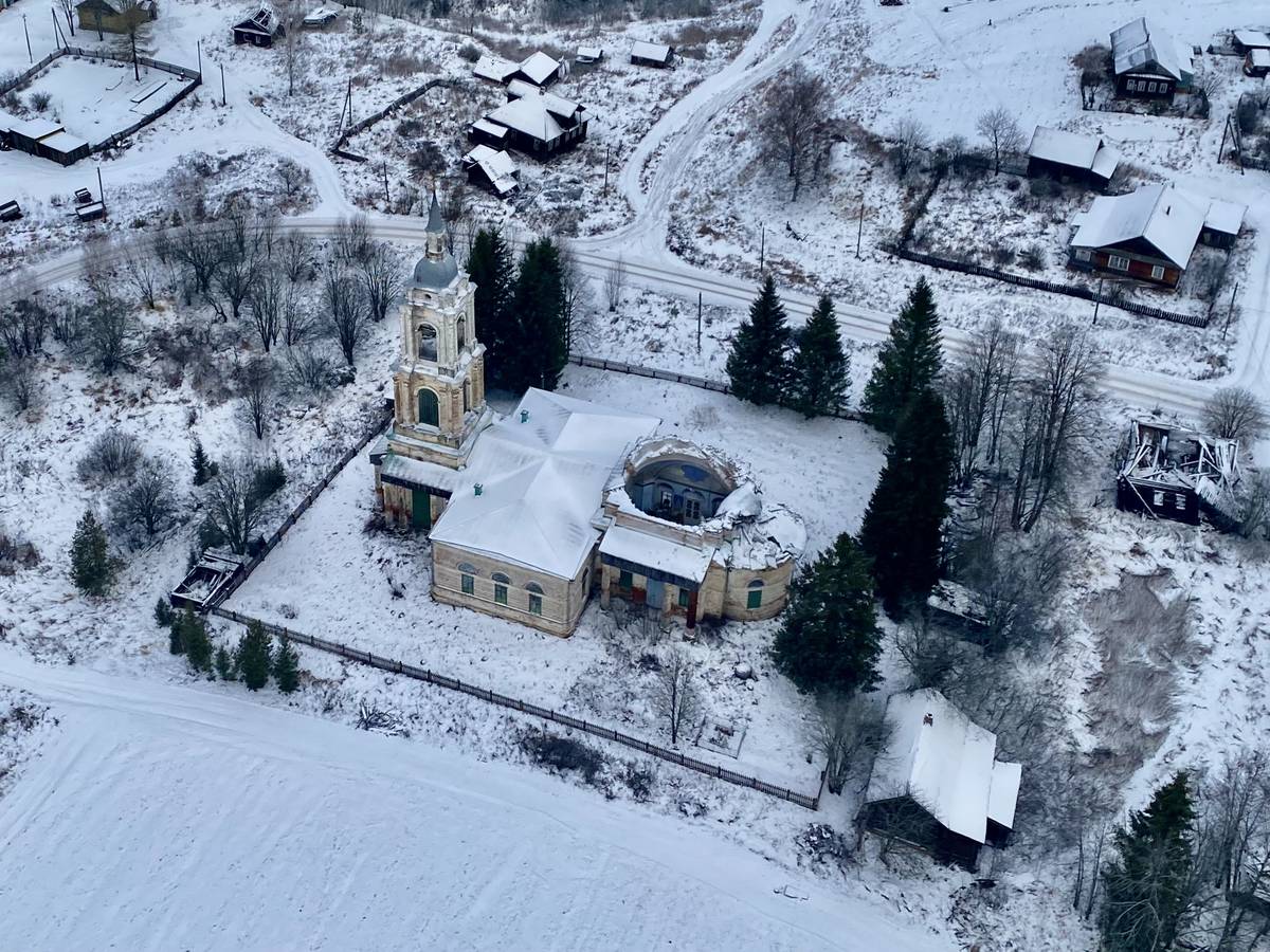Вид с ЮВ, фасады. Церковь Сретения Господня, Трифон (Антроповский район, Костромская область)