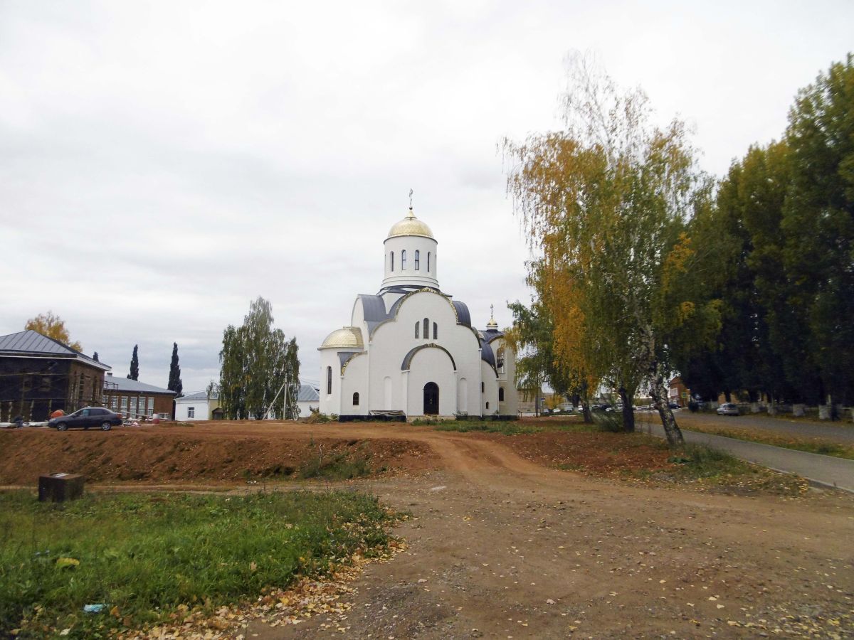 Церковь Владимира равноапостольного, Сигаево (Сарапульский район и г. Сарапул, Республика Удмуртия). фасады, Вид церкви с автостоянки по ул.Лермонтова (северный фасад)