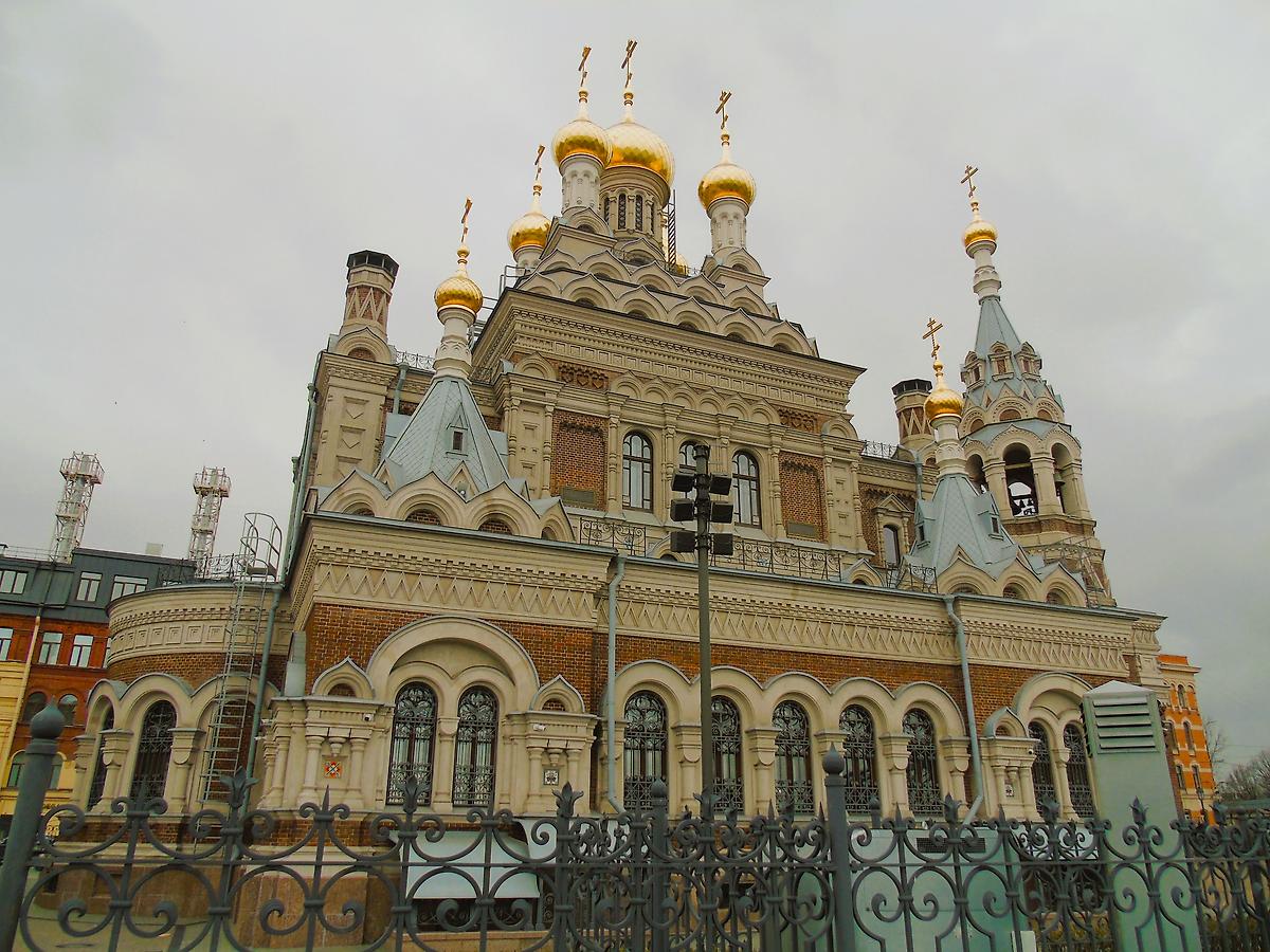 фасады. Церковь иконы Божией Матери "Всех скорбящих Радость" в Стеклянном городке (новая), Невский район (Санкт-Петербург, г. Санкт-Петербург)