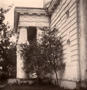 Церковь Рождества Пресвятой Богородицы в Алексеевке, Фрагмент фасада. Фото 1910-х годов из фондов Института рукописи Национальной библиотеки Украины им. И. Вернадского<br>, Харьков, Харьков, город, Украина, Харьковская область