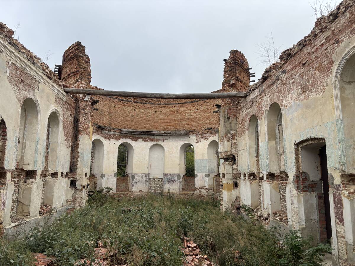 Церковь Казанской иконы Божией Матери, Новопокровское (Балашовский район, Саратовская область). архитектурные детали, Церковь внутри.