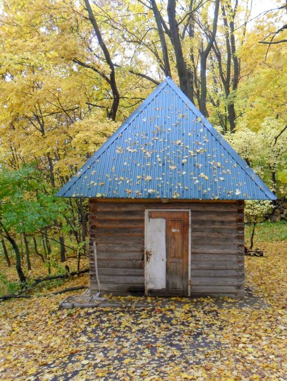 Козловский Троицкий монастырь. Часовня Тихвинской иконы Божией Матери у Капитонова родника, Мичуринск (Мичуринский район и г. Мичуринск, Тамбовская область). дополнительная информация, Сторожка у родника