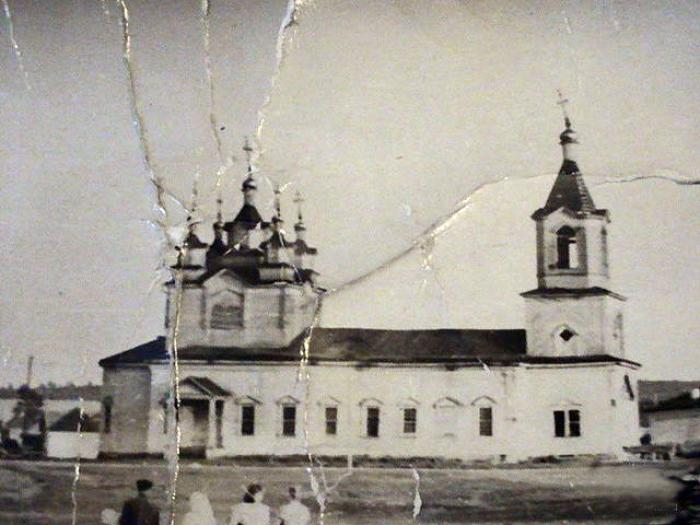 Церковь Рождества  Пресвятой Богородицы (старая), Коржевка (Инзенский район, Ульяновская область). архивная фотография, Фото июня 1960 г., источник: barysh-eparhia.ru/old_prihod.php?id=49