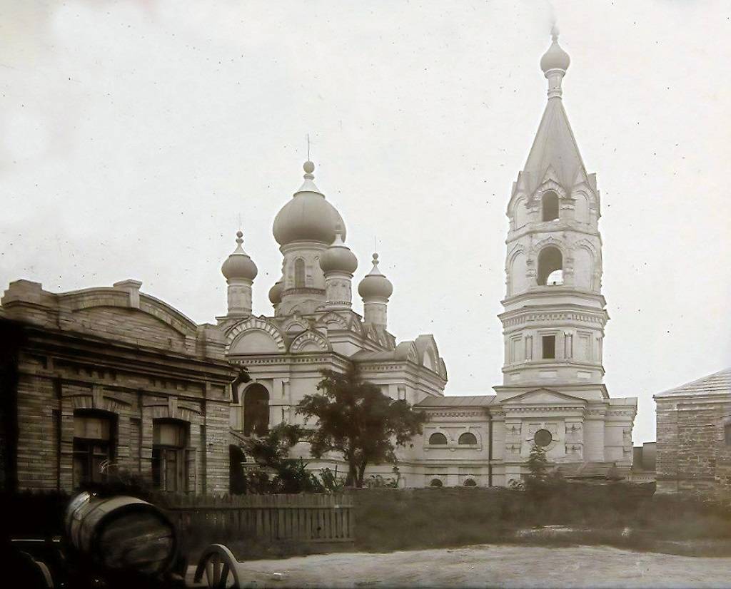 Северный фасад. Частная коллекция. Фото 1910-х годов, архивная фотография. Церковь Александра Свирского в Александровке-Щегловке, Донецк (Донецк, город, Украина, Донецкая область)