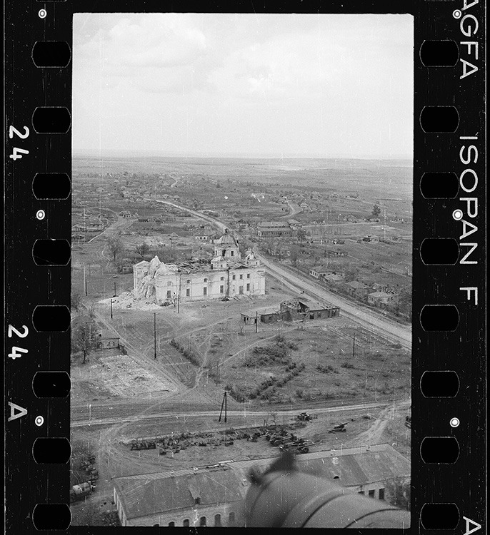 Тарановка. Церковь Михаила Архангела (старая). архивная фотография, Храм после обстрела. Фото 1942 г. с аукциона e-bay.de