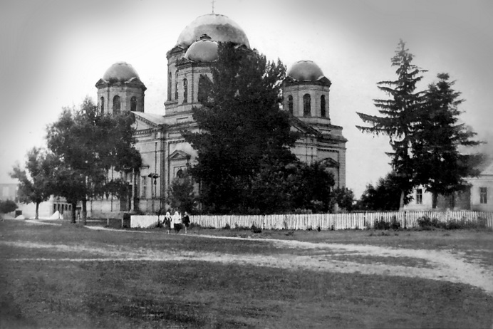 Козиевка. Церковь Покрова Пресвятой Богородицы (старая). архивная фотография, Частная коллекция. Фото 1950-х годов. Старая Покровская церковь незадолго до сноса